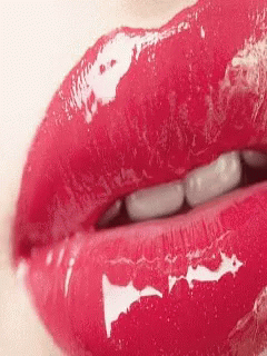 Major L. reccomend application lipstick kisses