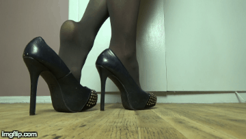 MD candid shoeplay while working with black flats.