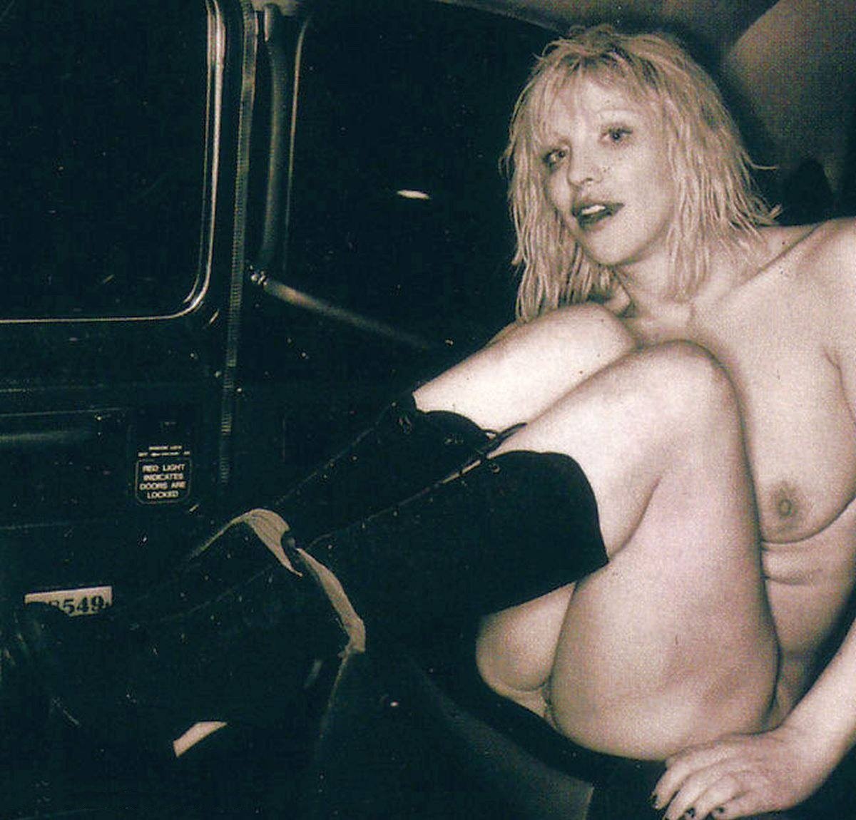 FD recomended Courtney Love TOPLESS (Concert).