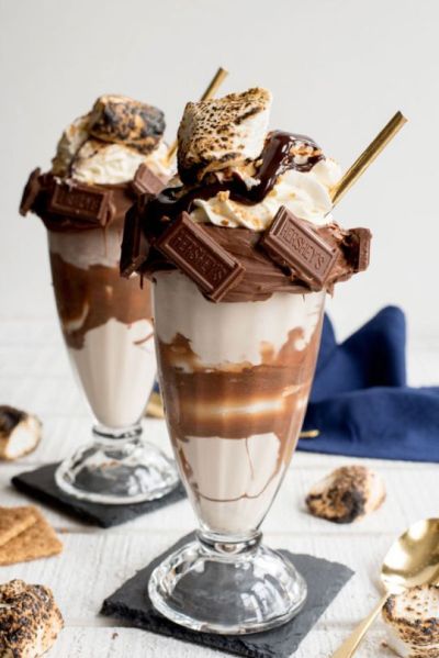 Three pound chocolate parfait food