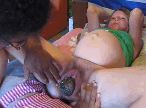 Baby delivery nude pic