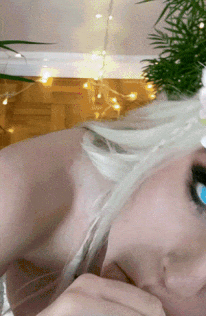 Cum swallowing cosplay whore