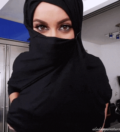 Kraken reccomend black latex hijab face mask