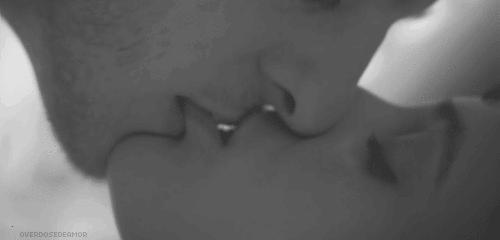 Couple kissing oral fucking