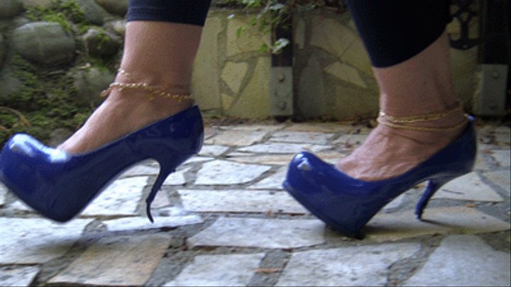 Dipping pumping luxury heels