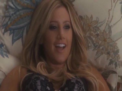 Scarlet reccomend emily osment ashley tisdale hungry s01e