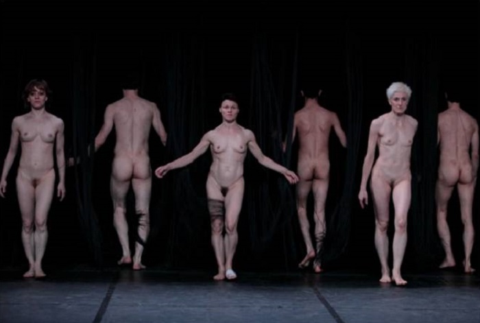 Nude ballet dancer avant