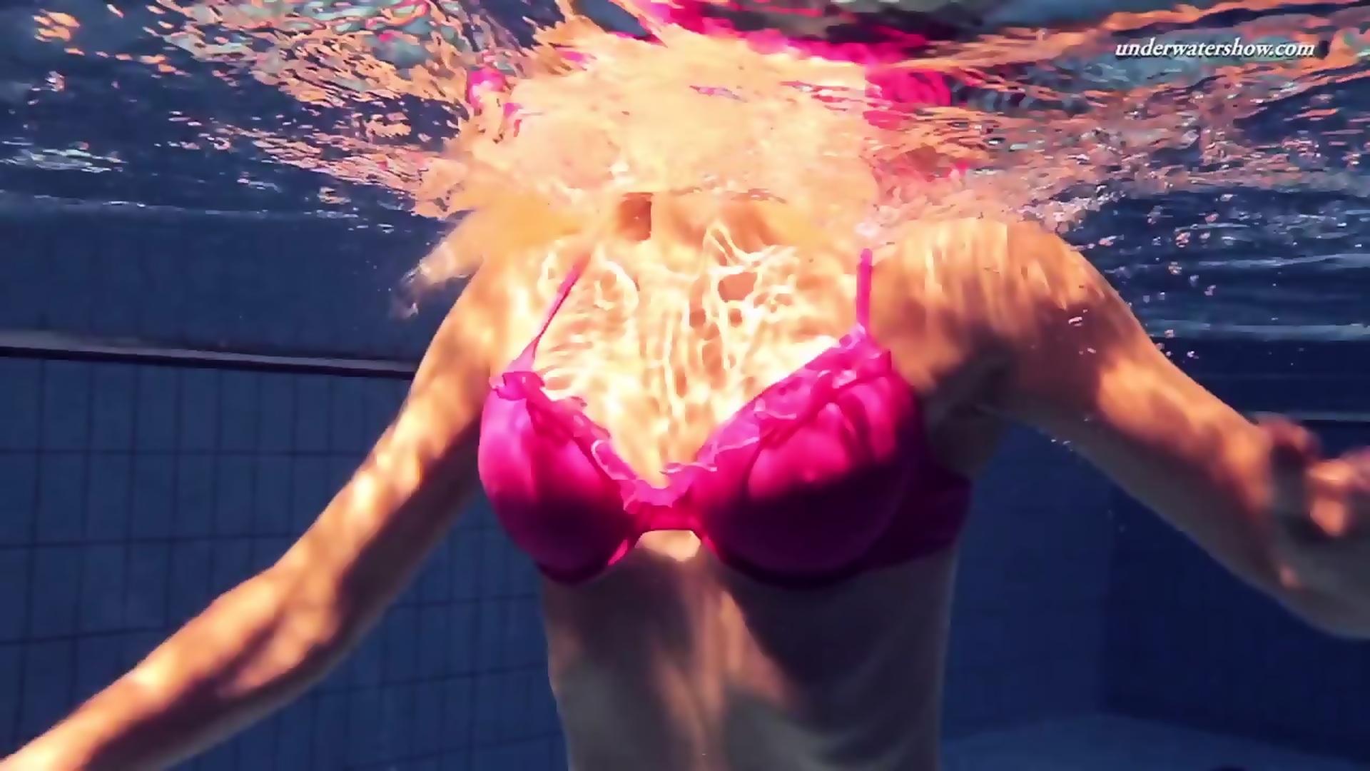 Proklova takes bikini swims under